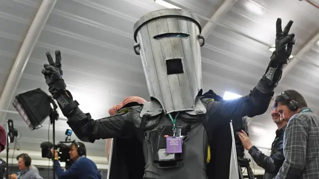 граф Урноликий (в миру - комик Джон Харви)