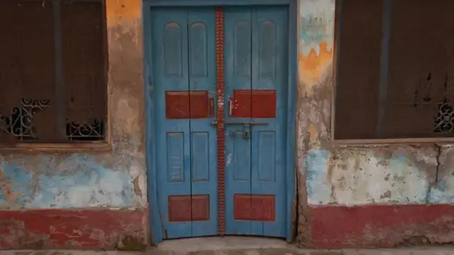 মোহাম্মদ আখলাকের বাড়ির ছবি বন্ধ দরজা-জানালার ছবি 