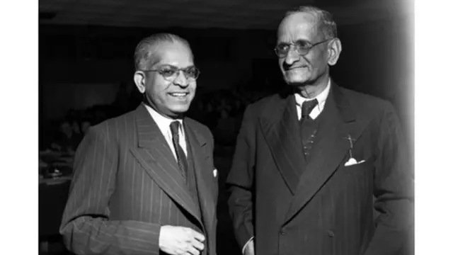 ఐక్యరాజ్యసమితిలో భారత ప్రతినిధిగా ఉన్న పద్మనాభ పిళ్లైతో గోపాలస్వామి అయ్యంగార్ (కుడివైపు)
