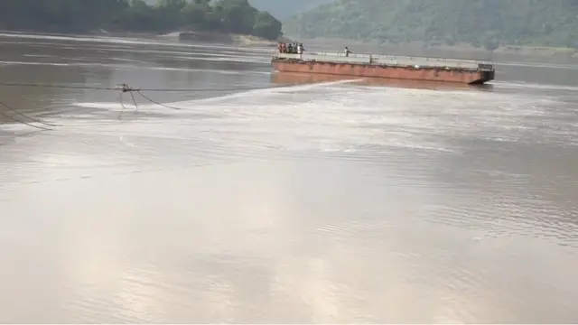 బోటు వెలికితీత పనులు