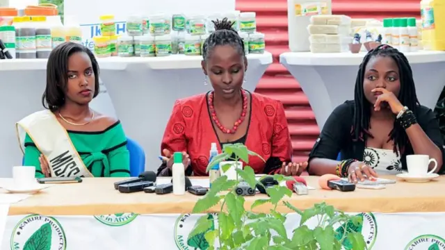 Karirekinyana (hagati) abona ko hakiri intambwe kugira Abarundi bose bawumve.