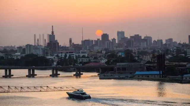 Le succès n'est pas seulement un luxe, mais quelque peu essentiel pour naviguer dans la vie quotidienne au Nigeria