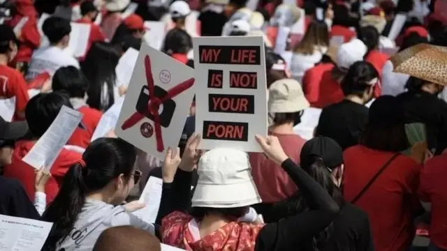 গোপন ক্যামেরা অপরাধের প্রতিবাদে সমাবেশ