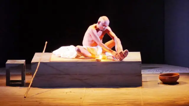 नाटक बापू का एक दृश्य