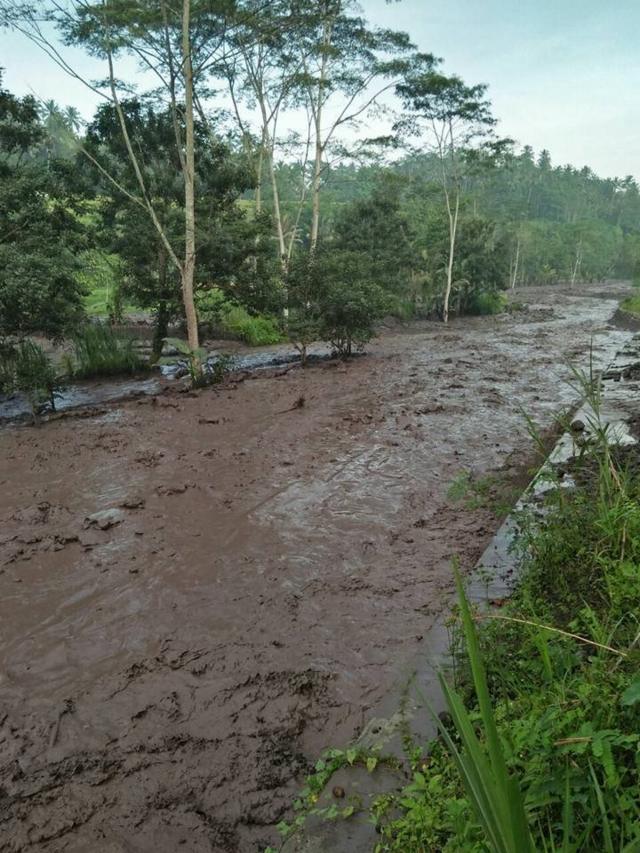 Banjir Lahar Dingin Mulai Melanda Sejumlah Desa Di Lereng Gunung Agung Bbc News Indonesia