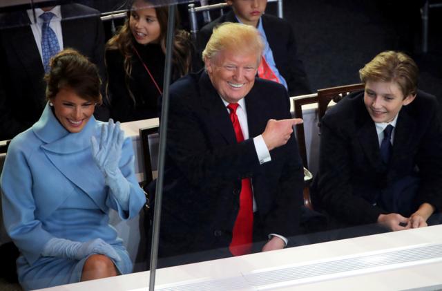 2017年，特朗普总统就职典礼上，与第一夫人梅兰妮和儿子巴伦。