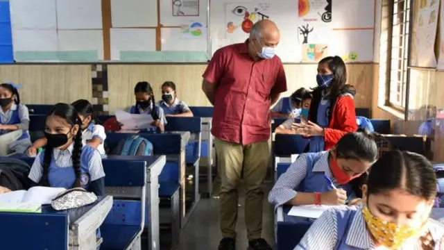 ਮੰਨਿਆ ਜਾਂਦਾ ਹੈ ਕਿ ਦਿੱਲੀ ਦੇ ਉੱਪ ਮੁੱਖ ਮੰਤਰੀ ਬਣਨ ਤੋਂ ਬਾਅਦ ਉਨ੍ਹਾਂ ਨੇ ਦਿੱਲੀ ਦੇ ਸਰਕਾਰੀ ਸਕੂਲਾਂ ਵਿੱਚ ਸਿੱਖਿਆ ਦੇ ਪੱਧਰ ਨੂੰ ਵਧੀਆ ਕਰਨ ਲਈ ਯੋਜਨਾ ਬਣਾਈ