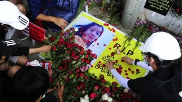 গত ৯ ফেব্রুয়ারি রাজধানী নেপিডোতে এক বিক্ষোভে মিয়া থয়ে থয়ে খাইং নামে এক তরুণী মাথায় গুলিবিদ্ধ হয়ে পরে মারা যান