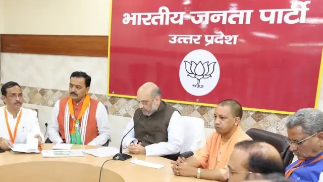 અમિત શાહ ઉત્તર પ્રદેશના મુખ્યમંત્રી યોગી આદિત્યનાથ સાથે