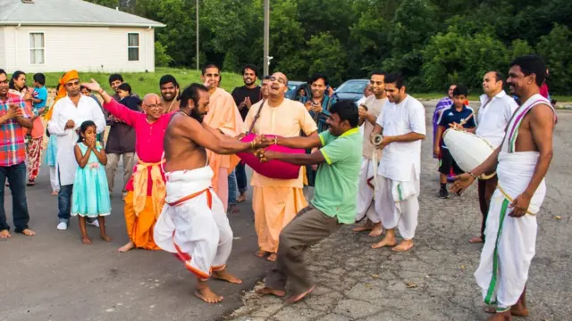 அமெரிக்காவிலுள்ள பராசக்தி கோவிலில் பக்தர்கள் கொண்டாட்டம் - நித்யா அஷோக், அமெரிக்கா