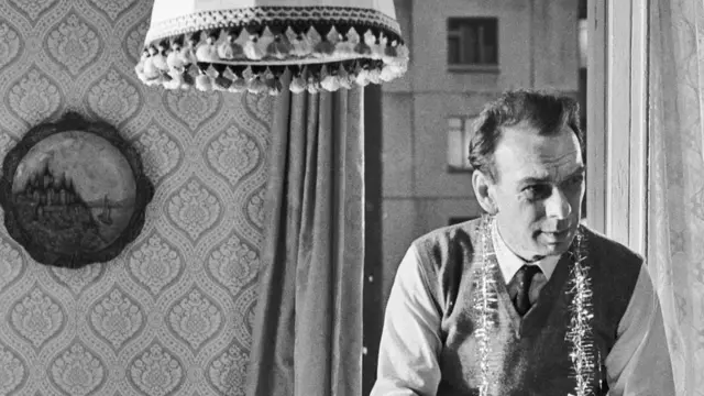 Кадр из фильма "Зонтик для новобрачных", 1986 год