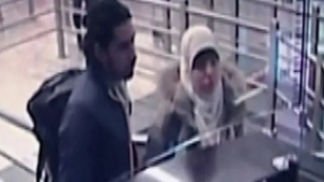 یوه وېډیو کې ترکیې ته د ننوتلو پرمهال له حیات بومدین سره یو سړی ښکاري