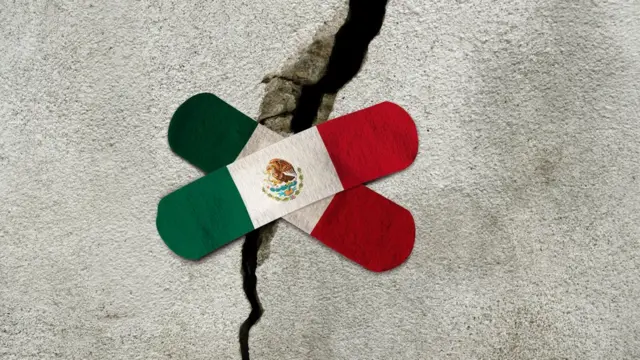 Rachadura na parede coberta com um curativo decorado com a bandeira do México