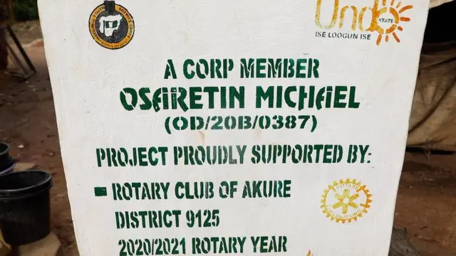 Signboard wey show wetin Osaretin do