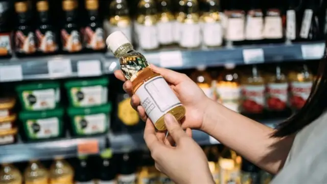 عادة ما تحتوي الزيوت النباتية على مقادير مختلفة من الدهون المشبعة والأحماض الدهنية الأحادية غير المشبعة ونظيرتها المتعددة غير المشبعة أيضا