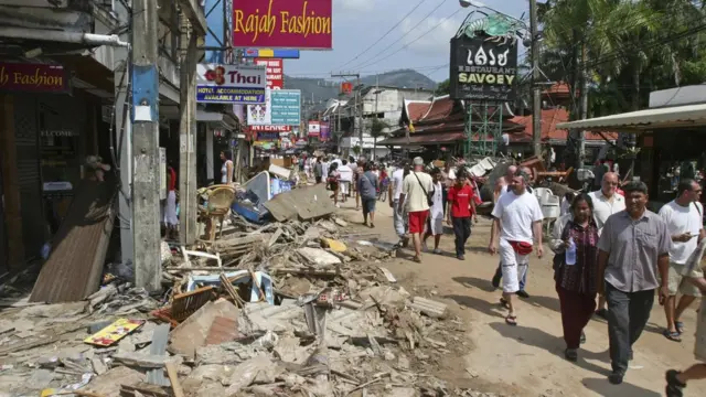 ความเสียหายที่หาดป่าตองหลังสีนามิเข้า