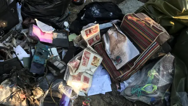 Фотоальбом среди личных вещей пассажиров