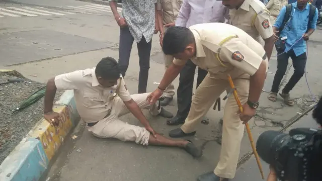 आंदोलनादरम्यान पोलिसांवरही हल्ले झालेत