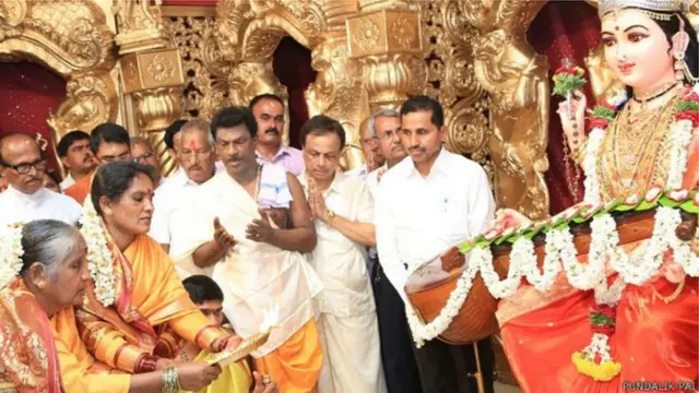 2014 में दो दलित विधवाएं कर्नाटक के मंदिर पुजारी बनाई गईं