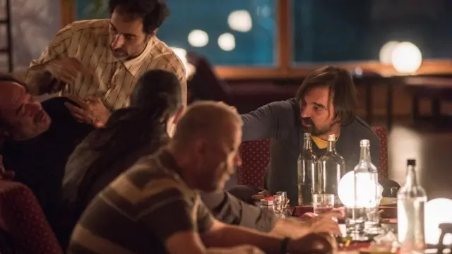 Емир Хаџихафизбеговић, Борис Исаковић, Ермин Браво и Леон Лучев играју ратне ветеране у филму "Мушкарци не плачу"