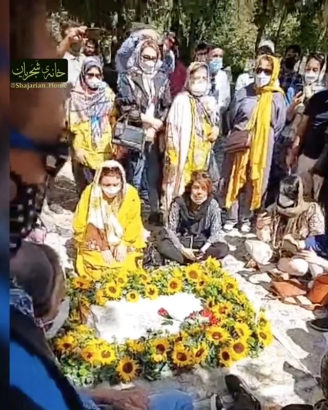 بر مزار دوست