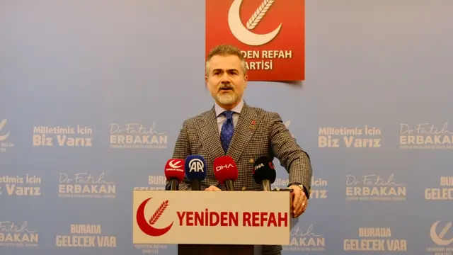 AKP'de bakanlık yapmış olan Suat Kılıç, YRP Genel Başkan Yardımcısı olarak görev yapıyor