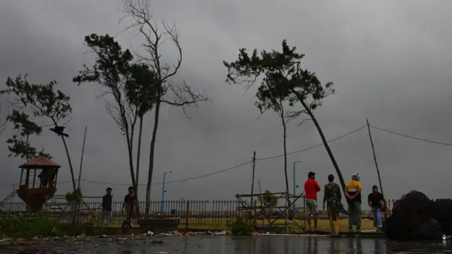 सिस्टम चक्रवात के रास्ते और इसकी तीव्रता की भविष्यवाणी में भी ज्यादा सटीक हो गया है.
