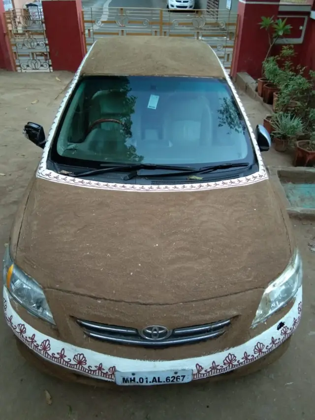 કારની તસવીર સોશિયલ મીડિયામાં વાઈરલ થઈ