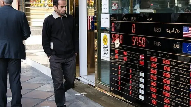 در پی جهش قیمت ارز در بازار ایران، ولی‌الله سیف، رئیس بانک مرکزی این کشور، توصیه کرده از خرید ارز خودداری کنند چون "قیمت ارز در روزهای آینده کاهش خواهد یافت."