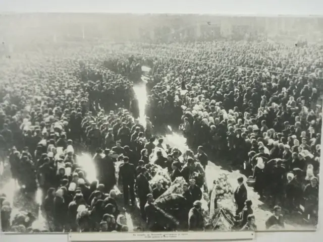 fotografija sa sahrane