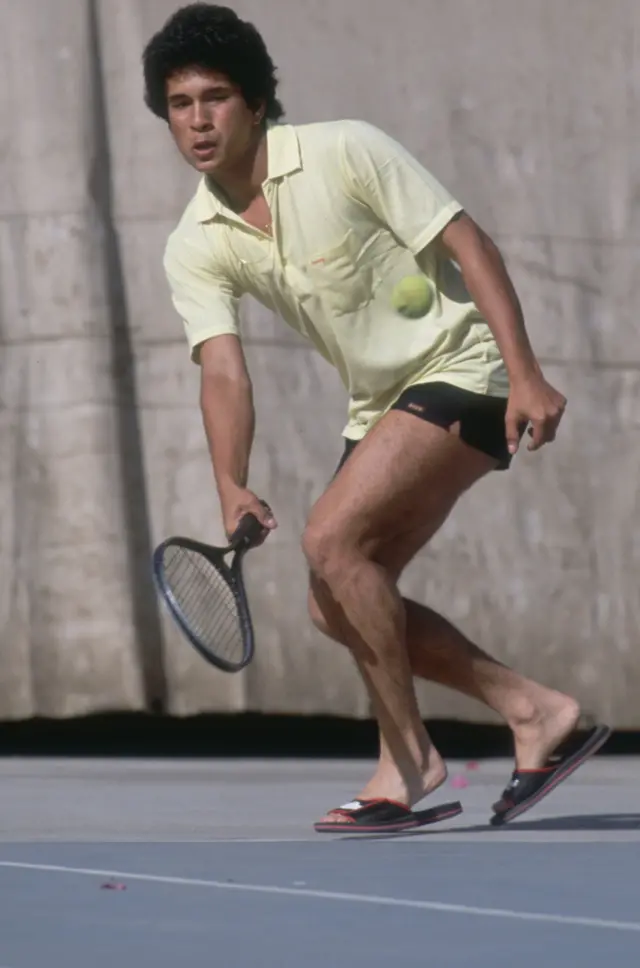 1989లో ఆయన టెన్నిస్ ఆడుతున్న చిత్రం ఇది.