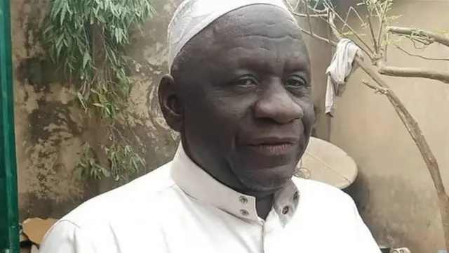 Mallam Isa Panshekara afisa wa zamnai wa polisi alisema alisema hawanabudi kwa hiyo wameamua kuibariki ndoa ya mtoto wao.
