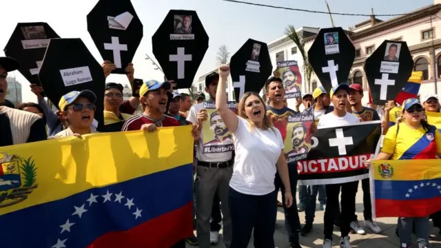 Algunos opositores protestaron el domingo de la elección presidencial.