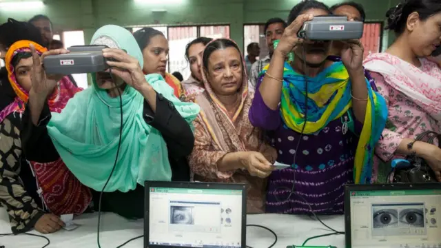 ভোটের আগে জাতীয় পরিচয়পত্র নিবন্ধন।