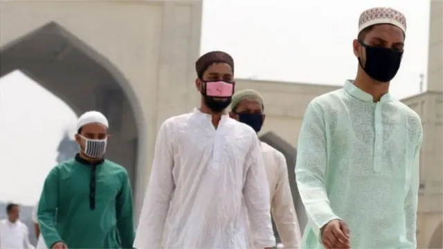 মসজিদে নামাজ পড়ার ক্ষেত্রে স্বাস্থ্যবিধি মানতে হবে