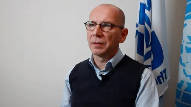 رافائل کُشچینسکی می‌گوید که لهستان به نسبت جمعیتش پناهجویان کمی را می‌پذیرد