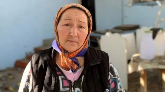 গাঞ্জার বাসিন্দা নুশাবে হাইদারোভা বোমা থেকে কোনোভাবে প্রাণ বাঁচিয়েছেন