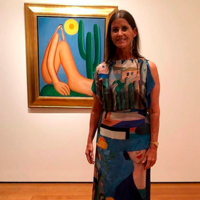 Tarsilinha posasite de aposta com bonus gratisfrente ao Abaporu, peça icônicasite de aposta com bonus gratissua tia-avó