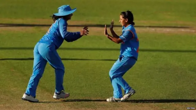 நிதானமிழக்காத இந்திய வீராங்கனைகள்