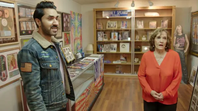 Azar posećuje muzej posvećen Britni u njenom rodnom gradu Kentvudu, u Luizijani