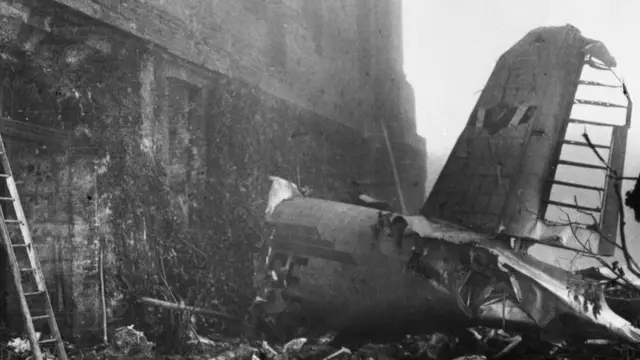 Olupina aviona koji je udario u zid katedrale na brdu Superga