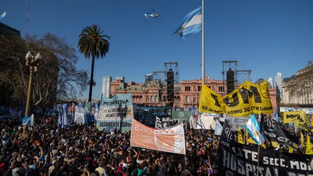 MultidãoprotestoBuenos Aires