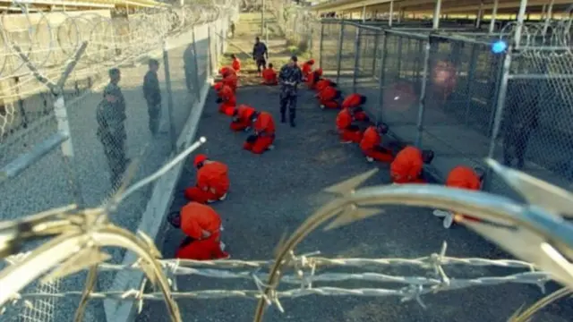 Oq sutyendagi ulkan silikon kokraklar