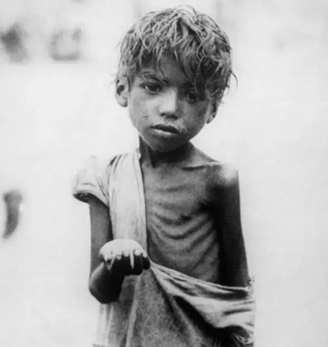 बंगाल में 1943 में पड़े अकाल में कई लाख लोगों की जान गई थी