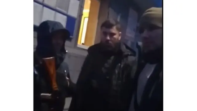 Олександр Гогілашвілі з охороною на блокпосту