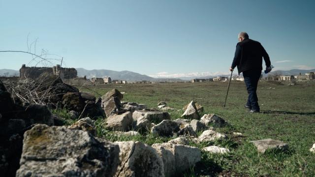 Соседка по даче ходит голая - 3000 русских порно видео