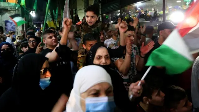 فلسطينيات يتجهن للأقصى