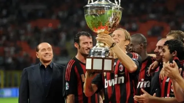 Berluscon wuxuu 30 sano lahaa kooxda AC Milan, wuxuuna iska iibiyay 2017-kii