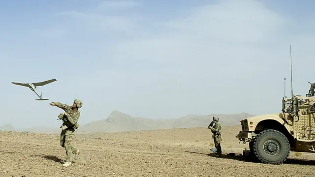 Американская армия все еще использует дроны такого типа, но модернизированные для цифровой передачи данных