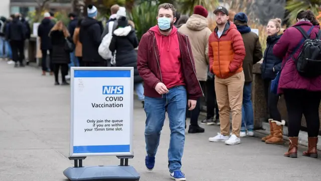 Очередь на вакцинацию в Лондоне